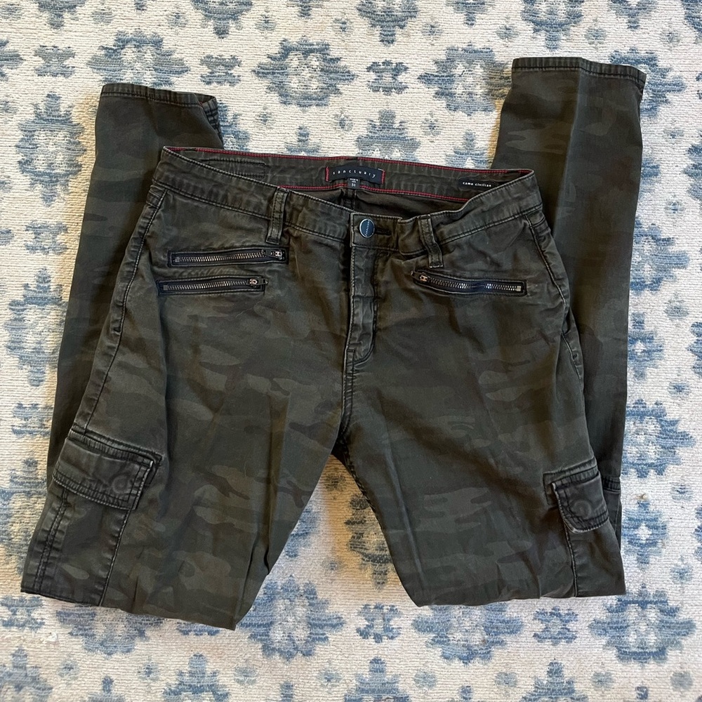 Sanctuary camp civilian size 31